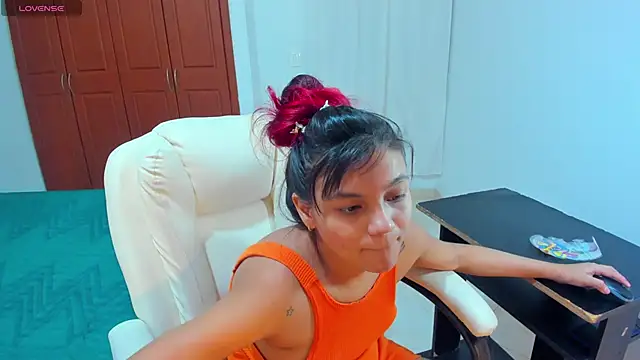 Snapshot of gime_lara chatting on 09.15.25 gime lara online show from 09.15.25