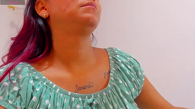 Snapshot of gime_lara chatting on 09.18.25 gime lara online show from 09.18.25