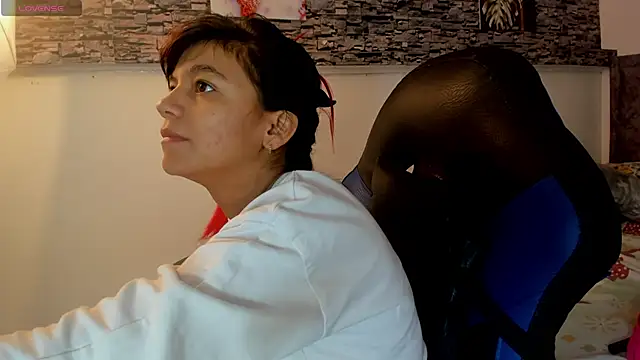 Snapshot of gime_lara chatting on 10.05.25 gime lara online show from 10.05.25