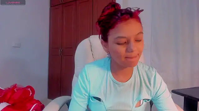 Snapshot of gime_lara chatting on 11.14.25 gime lara online show from 11.14.25