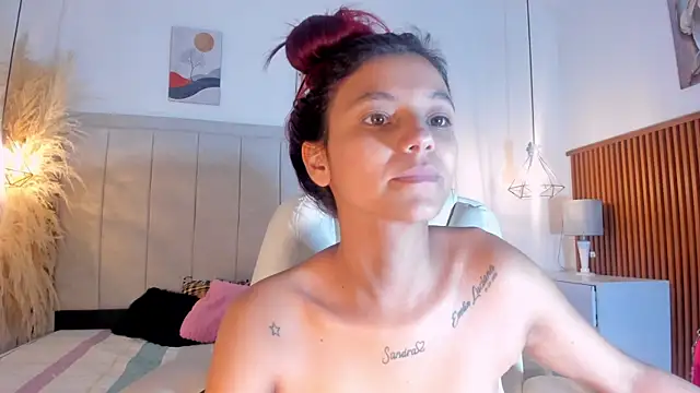 Snapshot of gime_lara chatting on 04.23.26 gime lara online show from 04.23.26