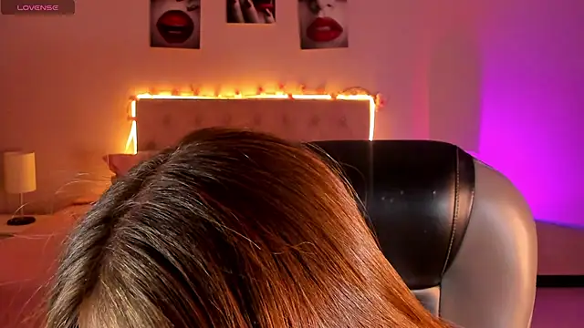 Emily Warren  online show from 03.11.26