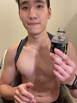 Snapshot of Hon1069 chatting on 03.06.25 Hon1069 online show from 03.06.25