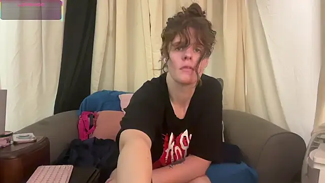 Snapshot of mothh1 chatting on 07.18.26 mothh1 online show from 07.18.26