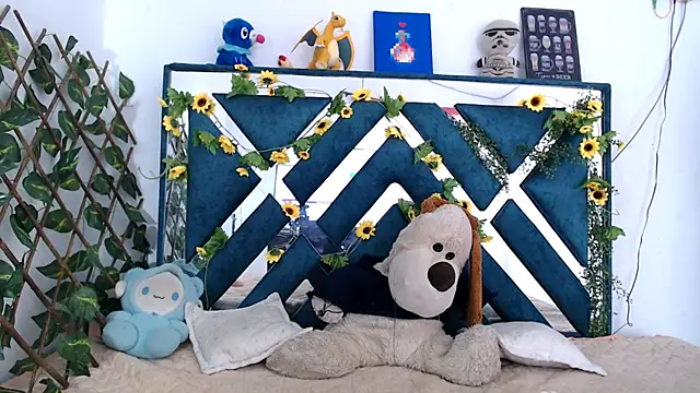 Snapshot of charly__evans chatting on 10.17.25 charly evans online show from 10.17.25