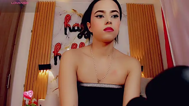 Snapshot of ValeriCardenas chatting on 10.11.25 ValeriCardenas online show from 10.11.25