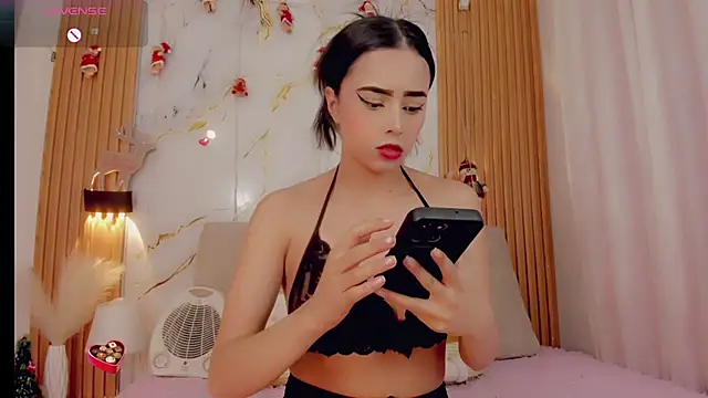 Snapshot of ValeriCardenas chatting on 12.03.25 ValeriCardenas online show from 12.03.25