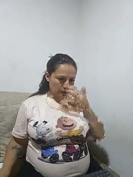 Snapshot of nahomysaints chatting on 10.04.25 nahomysaints online show from 10.04.25