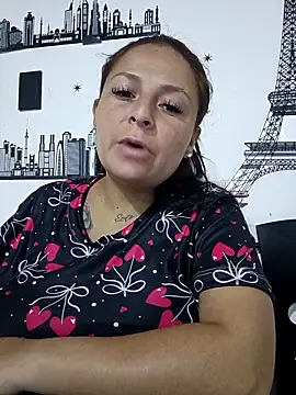 Snapshot of nahomysaints chatting on 10.17.25 nahomysaints online show from 10.17.25