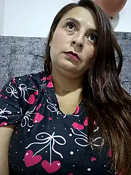 Snapshot of nahomysaints chatting on 11.19.25 nahomysaints online show from 11.19.25