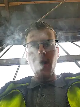 Snapshot of luckyluuk25 chatting on 02.25.25 luckyluuk25 online show from 02.25.25