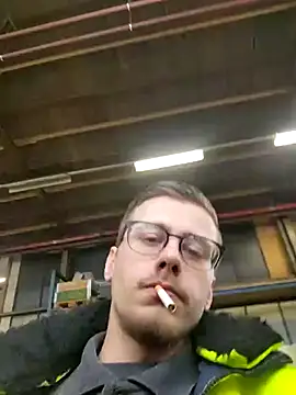 Snapshot of luckyluuk25 chatting on 02.25.25 luckyluuk25 online show from 02.25.25