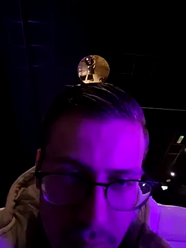 Snapshot of luckyluuk25 chatting on 02.25.25 luckyluuk25 online show from 02.25.25