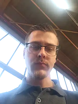 Snapshot of luckyluuk25 chatting on 03.04.26 luckyluuk25 online show from 03.04.26