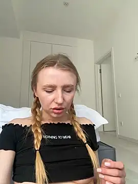 EvaBrooklyn online show from 03.07.25