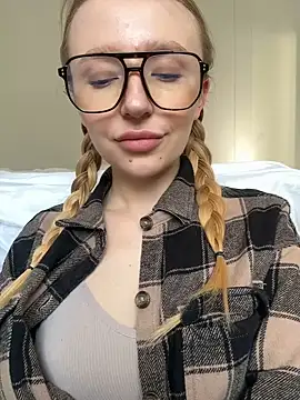 EvaBrooklyn online show from 03.07.25