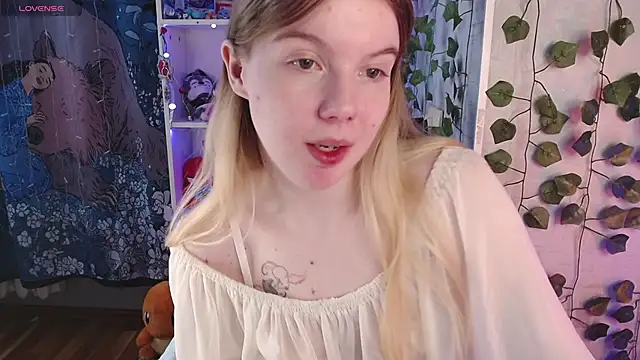 Strawberry juli online show from 03.11.25