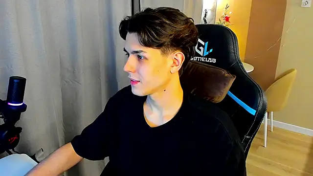 TravisRevas online show from 12.16.25