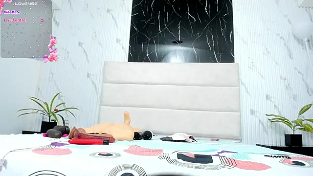 Snapshot of ZoeeG chatting on 03.15.25 ZoeeG online show from 03.15.25