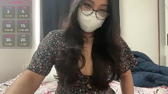 Snapshot of oviyakalra chatting on 11.29.25 oviyakalra online show from 11.29.25