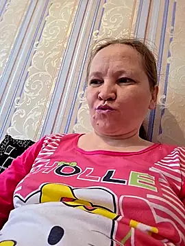 Snapshot of -Kathrine_kit- chatting on 11.25.25 -Kathrine kit- online show from 11.25.25