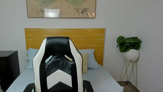 dulce victoriaa  online show from 03.15.25