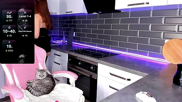 Snapshot of EmmaVictori1 chatting on 11.07.25 EmmaVictori1 online show from 11.07.25