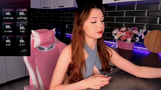 Snapshot of EmmaVictori1 chatting on 11.18.25 EmmaVictori1 online show from 11.18.25