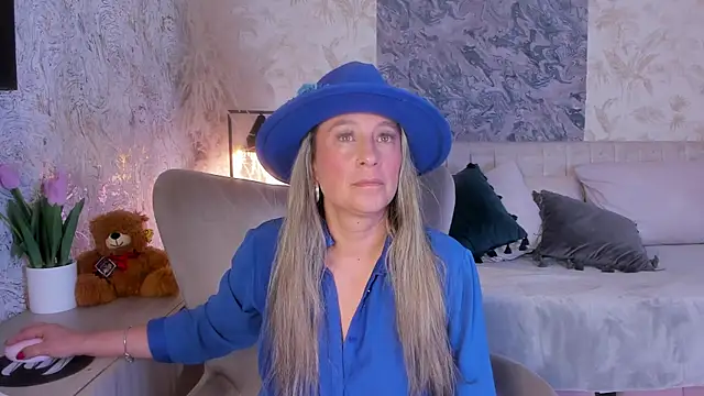 Snapshot of Liannaa_ chatting on 11.05.25 Liannaa online show from 11.05.25