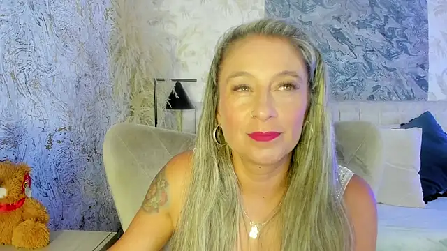 Snapshot of Liannaa_ chatting on 12.01.25 Liannaa online show from 12.01.25