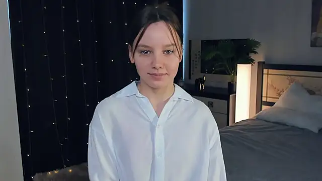 Snapshot of EdinaCordner chatting on 03.02.25 EdinaCordner online show from 03.02.25