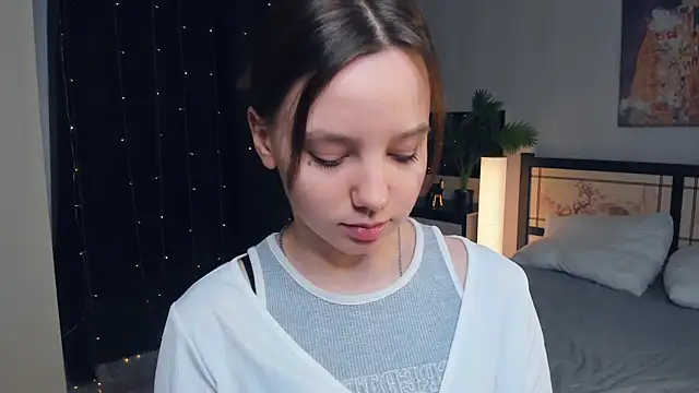 Snapshot of EdinaCordner chatting on 03.05.25 EdinaCordner online show from 03.05.25