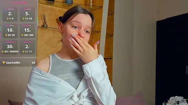 Snapshot of EdinaCordner chatting on 09.12.25 EdinaCordner online show from 09.12.25