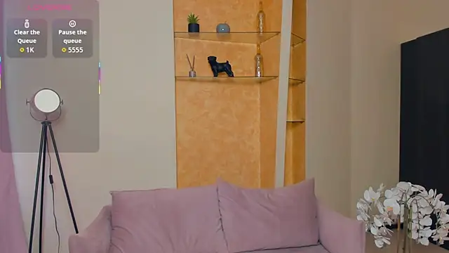 Snapshot of EdinaCordner chatting on 10.18.25 EdinaCordner online show from 10.18.25