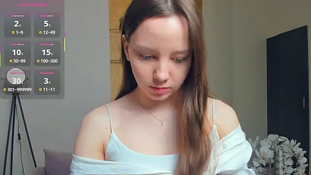 Snapshot of EdinaCordner chatting on 10.30.25 EdinaCordner online show from 10.30.25