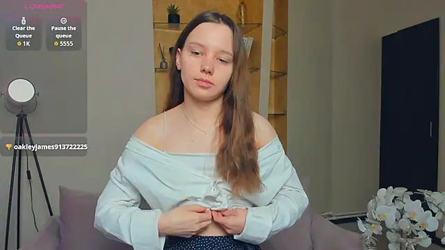 Snapshot of EdinaCordner chatting on 11.15.25 EdinaCordner online show from 11.15.25