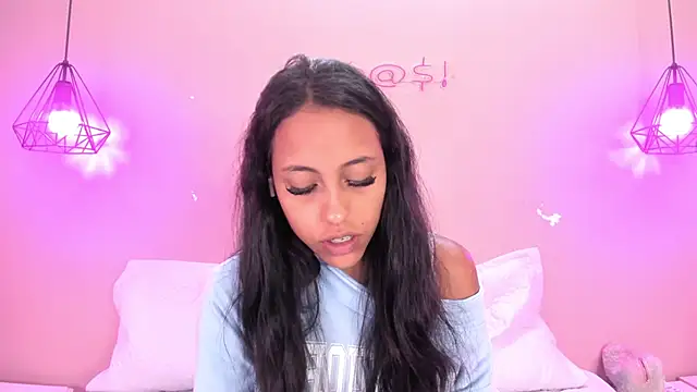 Snapshot of alahia_betancurx chatting on 03.06.25 alahia betancurx online show from 03.06.25