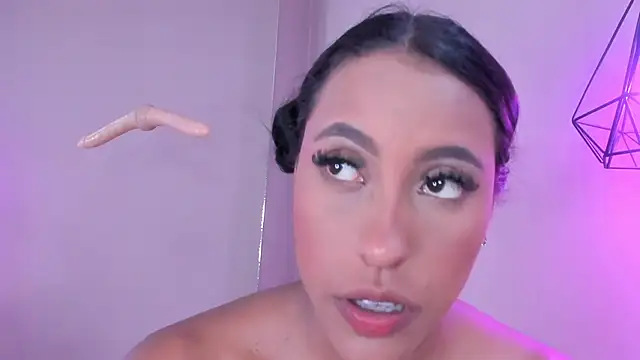 Snapshot of alahia_betancurx chatting on 03.07.25 alahia betancurx online show from 03.07.25