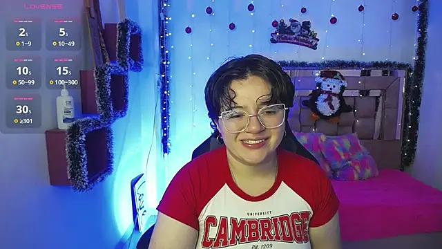 Snapshot of safyka chatting on 12.16.25 safyka online show from 12.16.25