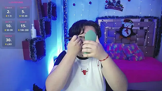 Snapshot of safyka chatting on 12.17.25 safyka online show from 12.17.25