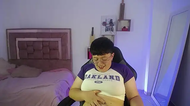 Snapshot of safyka chatting on 02.13.26 safyka online show from 02.13.26