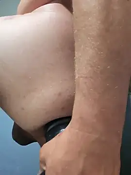 Snapshot of dylanroberts1995 chatting on 03.18.25 dylanroberts1995 online show from 03.18.25