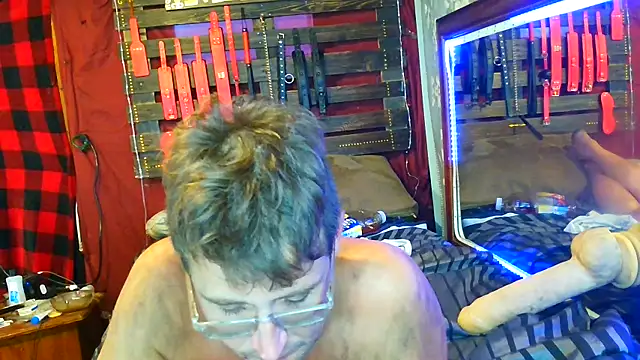 Snapshot of dylanroberts1995 chatting on 10.24.25 dylanroberts1995 online show from 10.24.25