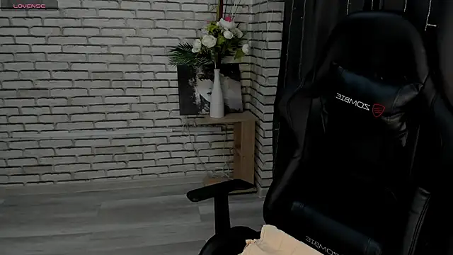 Snapshot of Selena_Sharp chatting on 03.14.25 Selena Sharp online show from 03.14.25