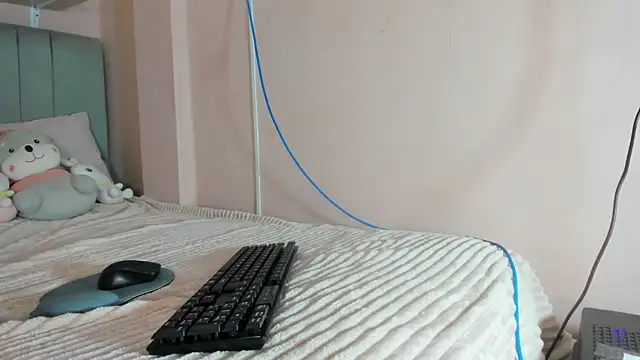 Snapshot of mary_cute9 chatting on 09.15.25 mary cute9 online show from 09.15.25