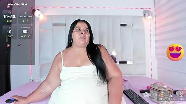 Snapshot of LunaaSweett chatting on 09.13.25 LunaaSweett online show from 09.13.25