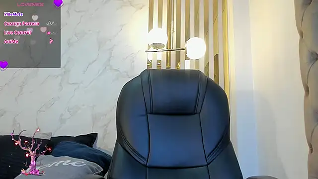 Snapshot of Oriana_gh chatting on 10.15.25 Oriana gh online show from 10.15.25