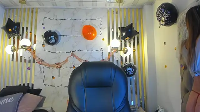 Snapshot of Oriana_gh chatting on 10.19.25 Oriana gh online show from 10.19.25