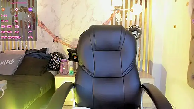 Snapshot of Oriana_gh chatting on 10.24.25 Oriana gh online show from 10.24.25