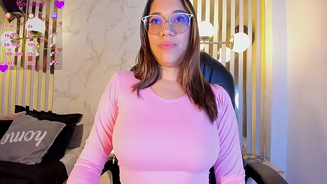 Snapshot of Oriana_gh chatting on 11.15.25 Oriana gh online show from 11.15.25